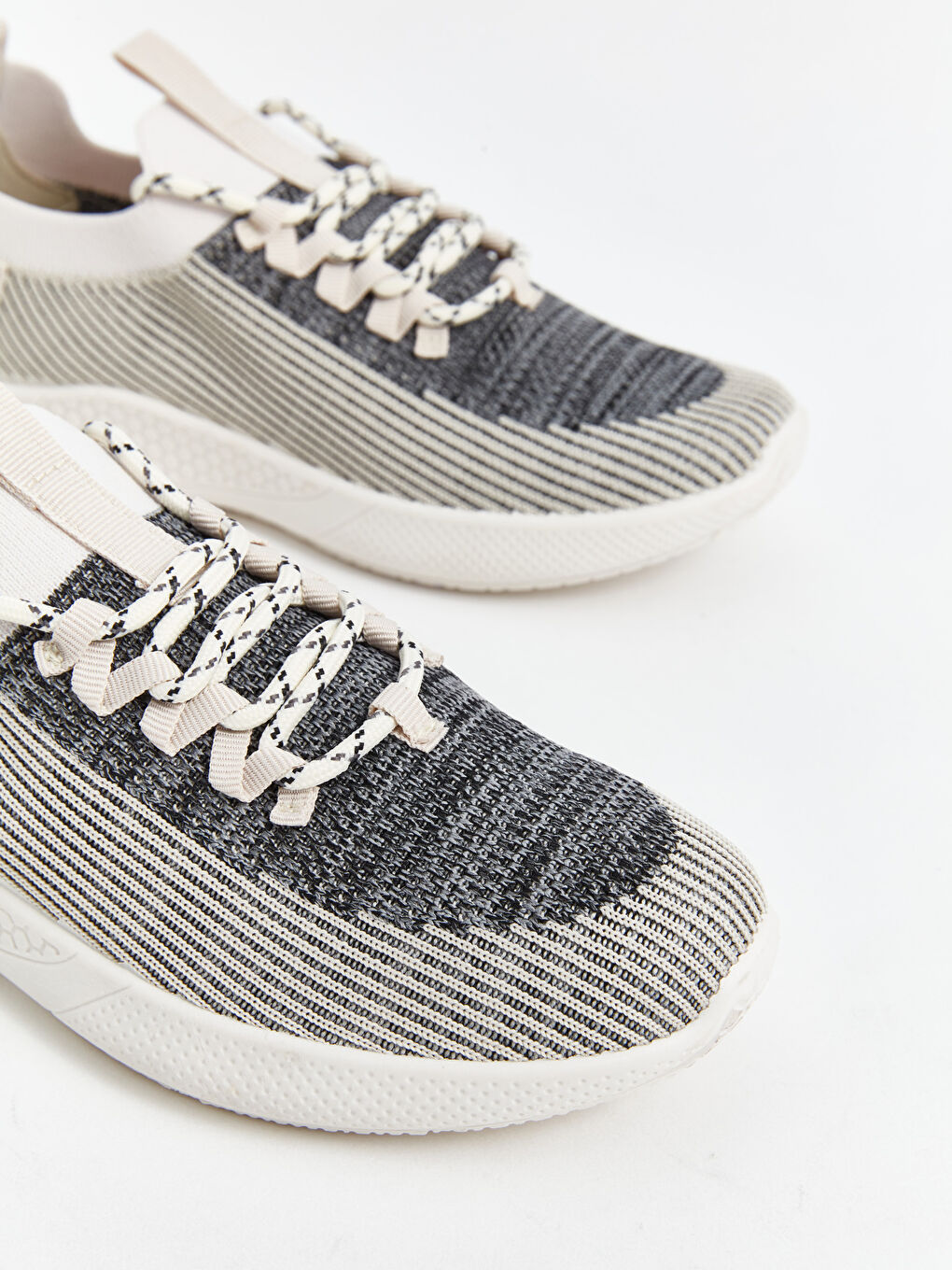 ملف مفصل أحذية رياضية نسائية-2