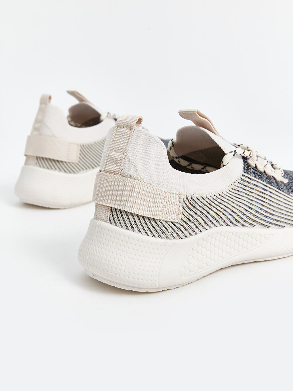 ملف مفصل أحذية رياضية نسائية-4