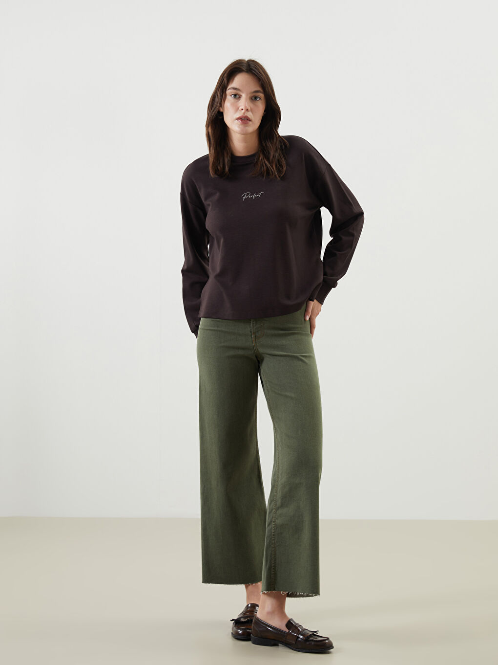 سويتشيرت نساء أوفرسايز كول مدور مْطَرّْز-1