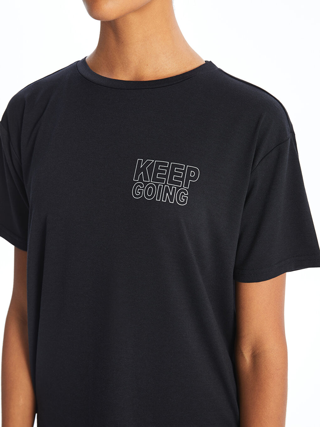 تیشێرتی وەرزشی چاپکراوی یه‌خه‌ خڕ بۆ ژنان-2