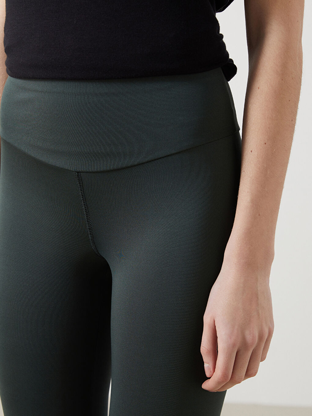 Haki Beli Lastikli Reflektör Baskılı Kadın Spor Tayt-2