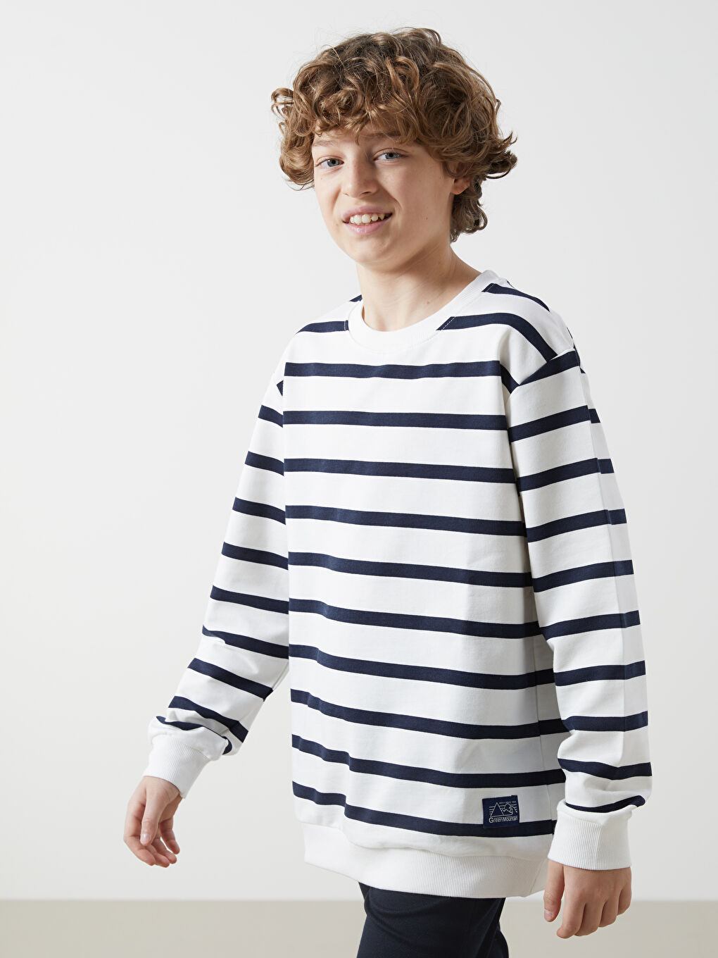 LCW Kids Lacivert Bisiklet Yaka Erkek Çocuk Sweatshirt