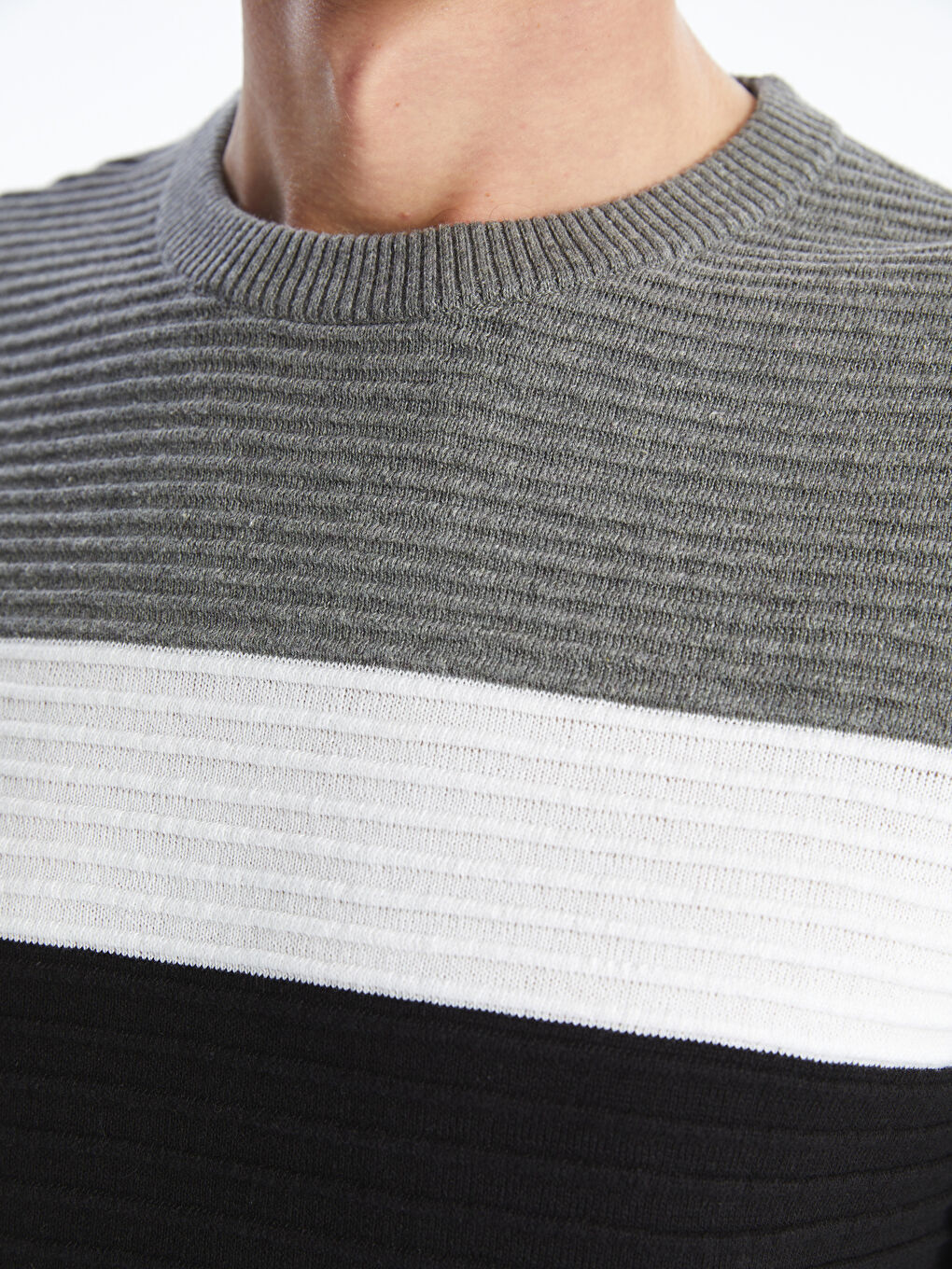 LCWAIKIKI Classic Crew Neck Long Sleeve Color Block Men's Knitwear Sweater -W4CI10Z8-CVL