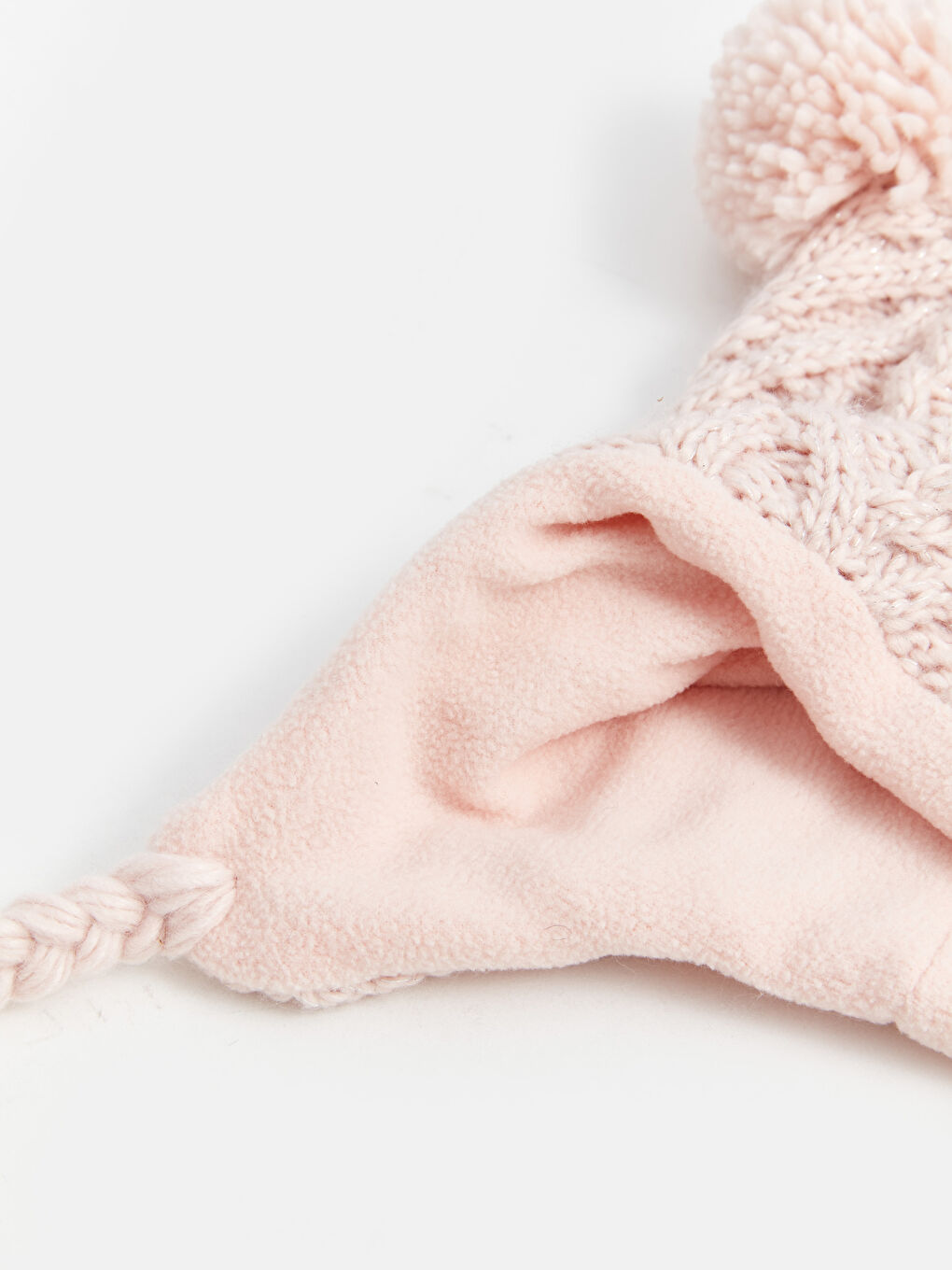 Кестеленген помпонды қыздарға арналған бини шапка-3