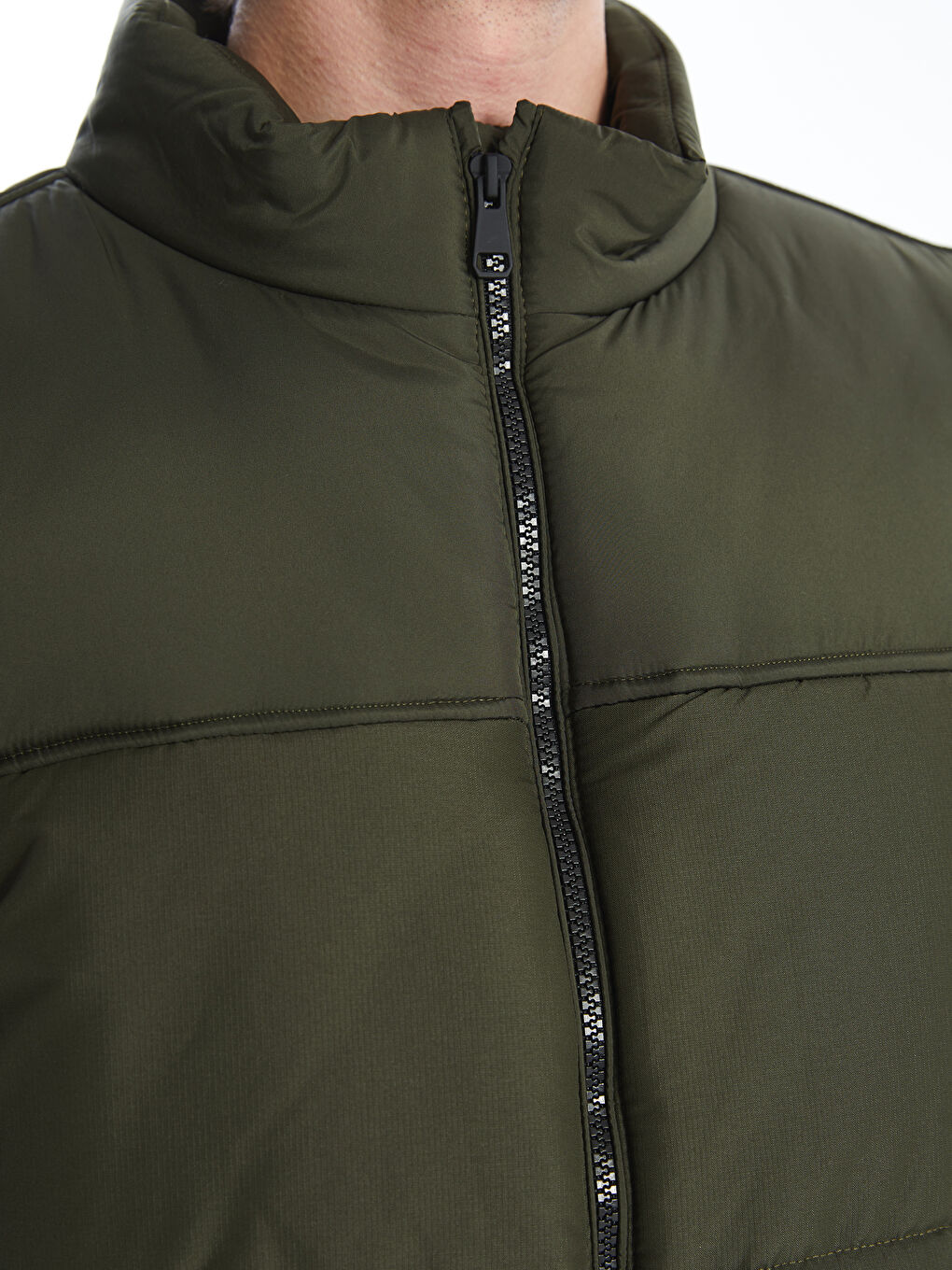 Gilet Doudoune à Col Cheminée pour Hommes Coupe Standard-3