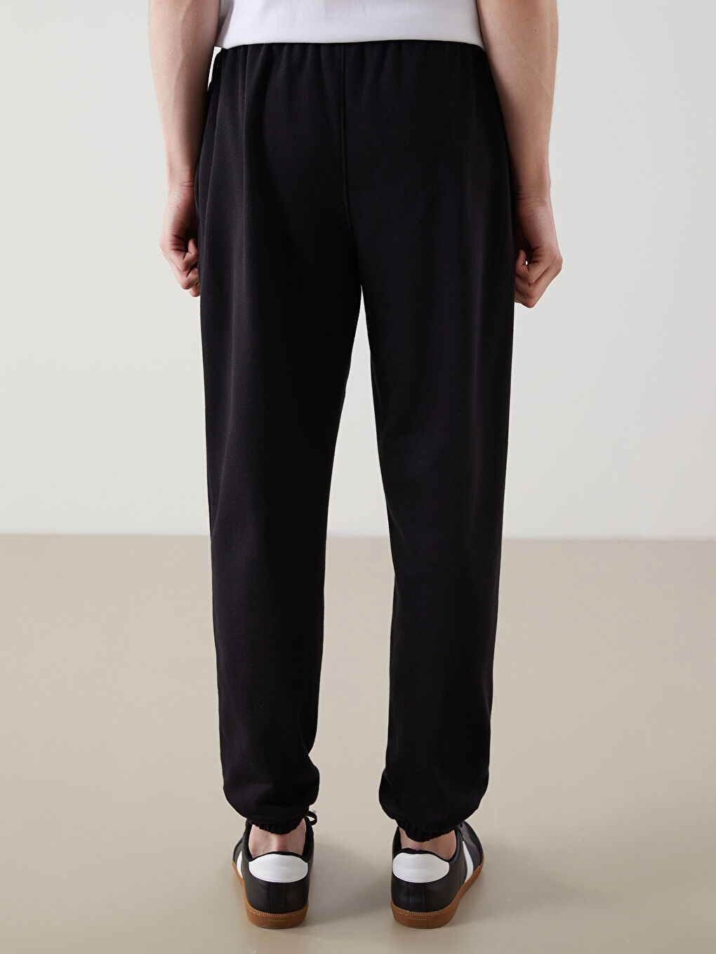 بنطلون رياضي للرجال بقصة عادية-3