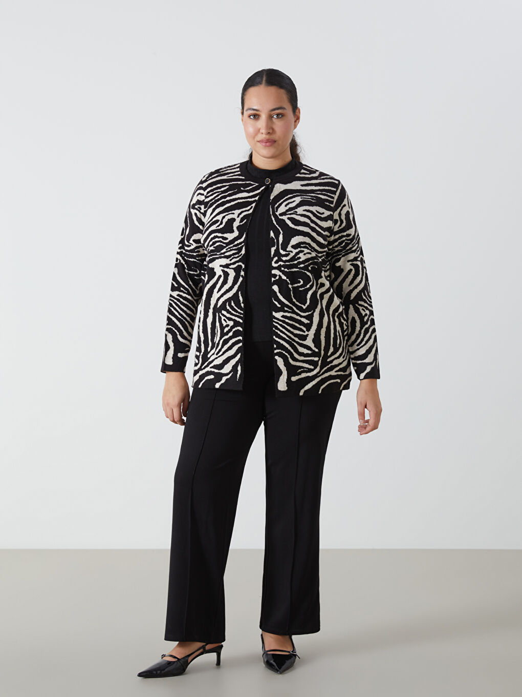 Siyah Bisiklet Yaka Desenli Kadın Triko Hırka-2