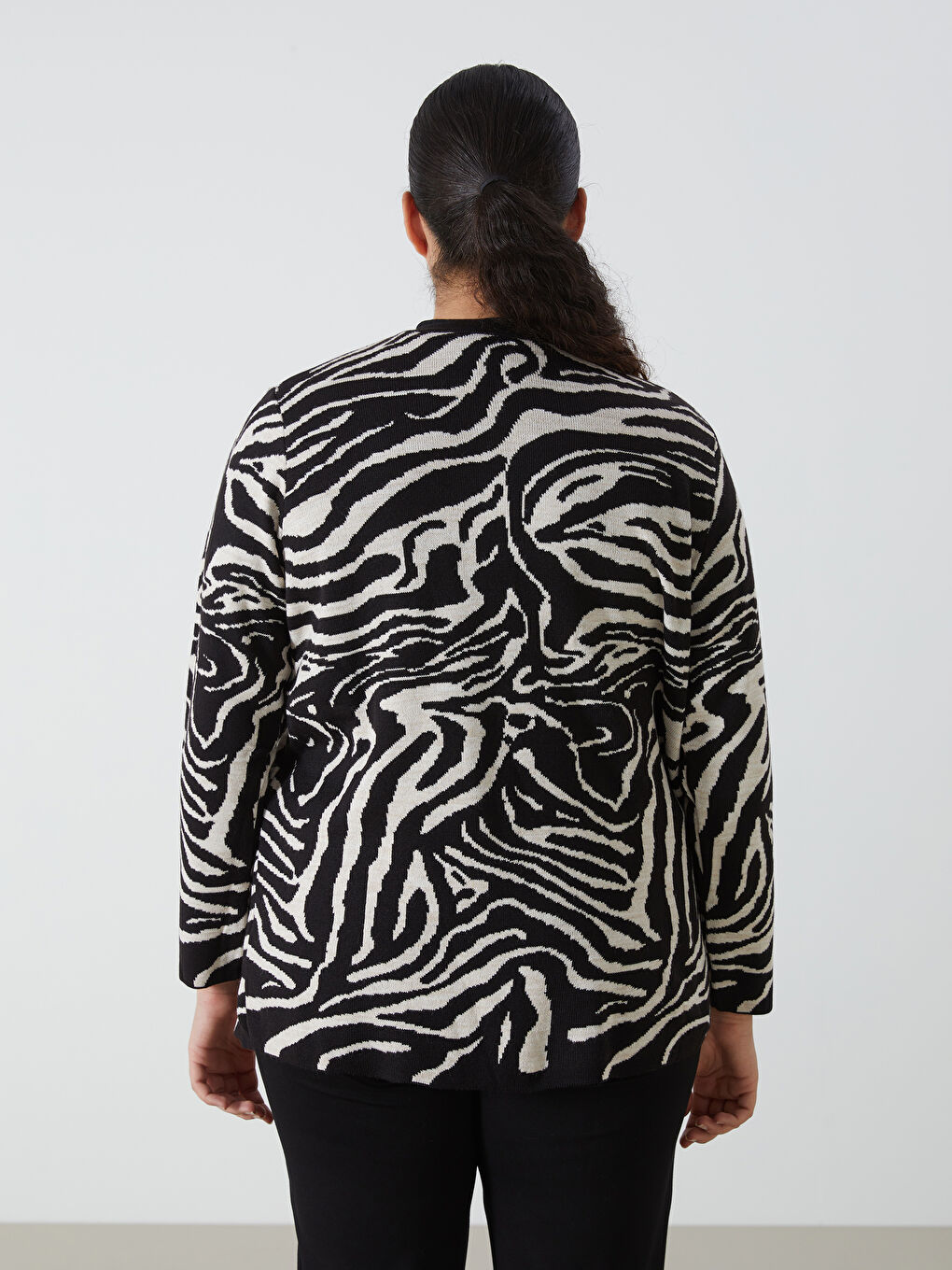 Siyah Bisiklet Yaka Desenli Kadın Triko Hırka-6