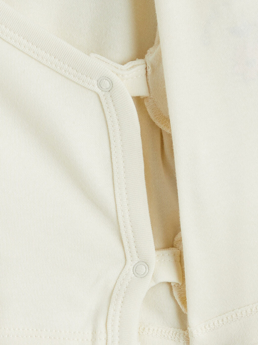 Ekru V Yaka Çiçekli Kız Bebek Tişört-4