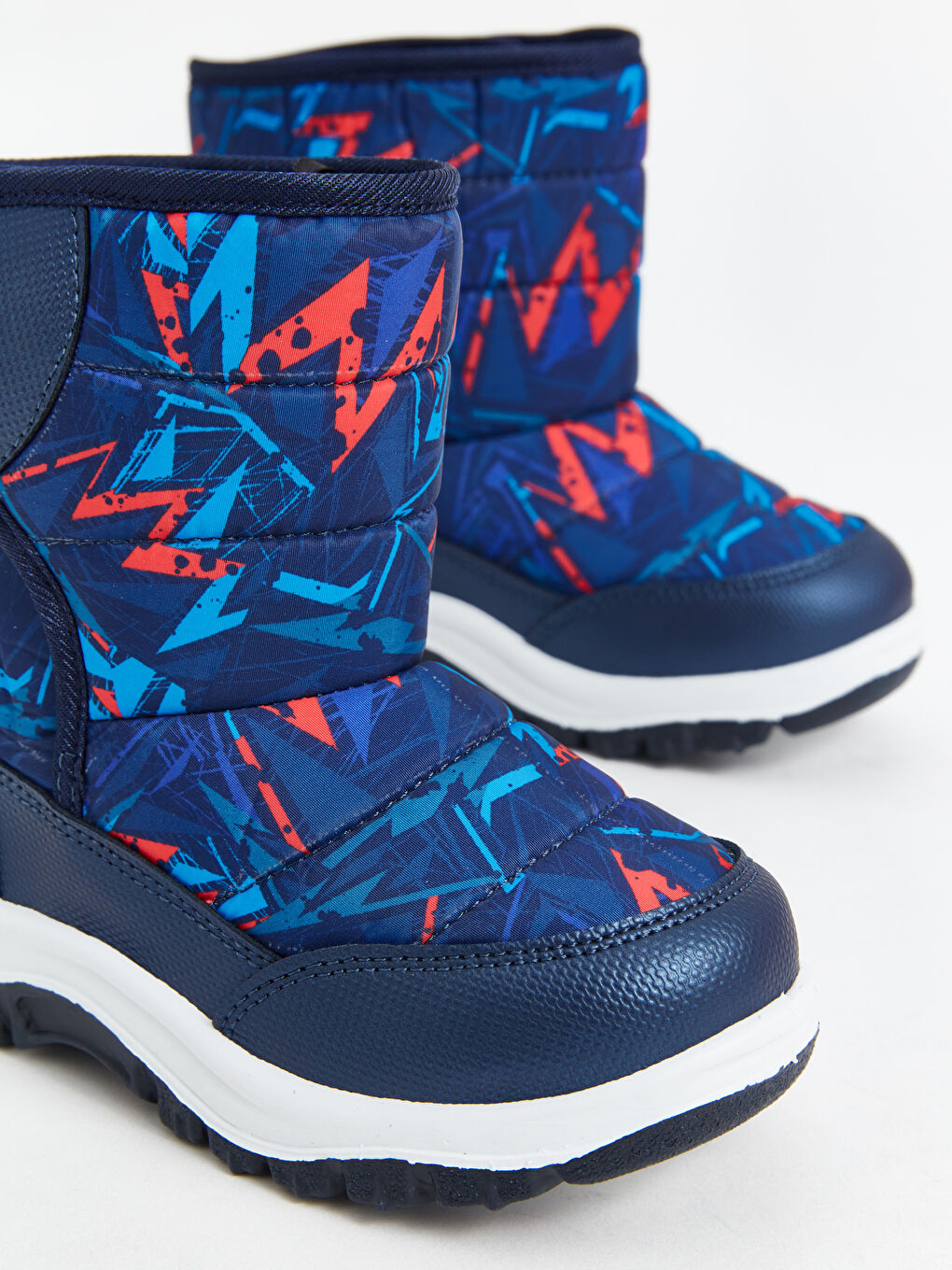 LCW STEPS Printed Boys' Snow Boots -W4CS03Z4-SUG