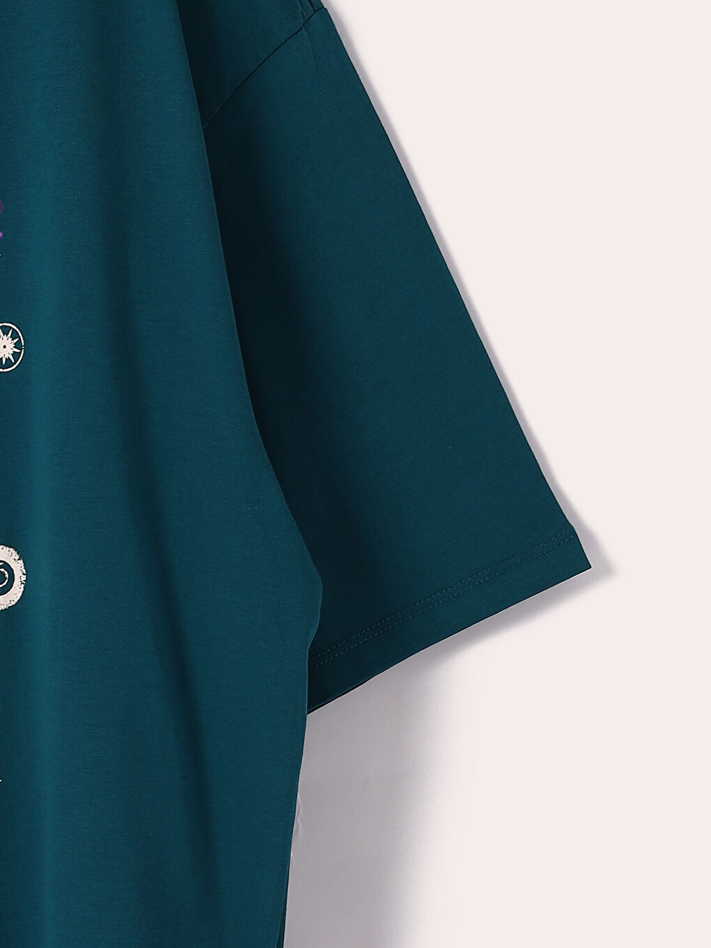 تيشيرت نسائي واسع الحجم بطبعة برقبة دائرية وأكمام قصيرة-3