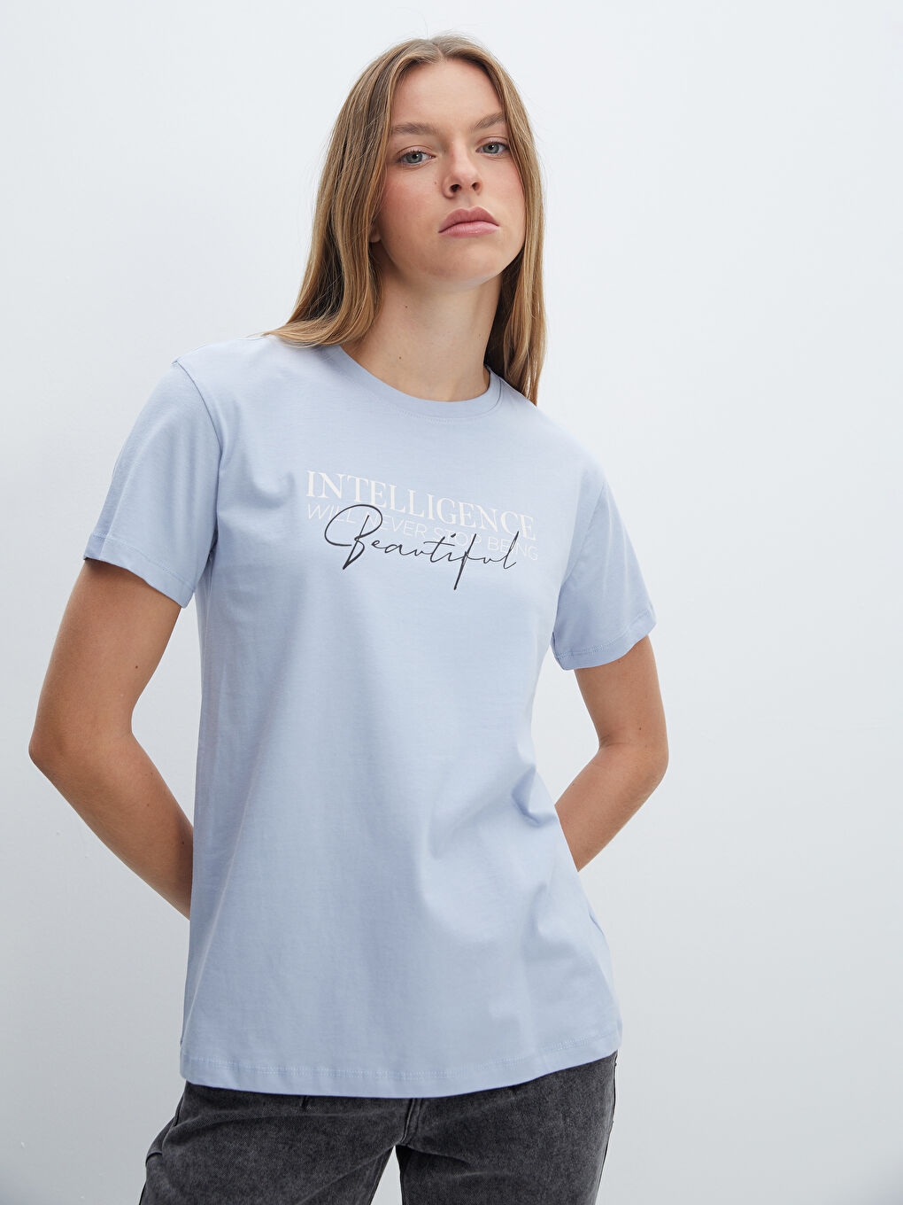 تيشيرت نسائي بأكمام قصيرة وياقة دائرية مطبوع