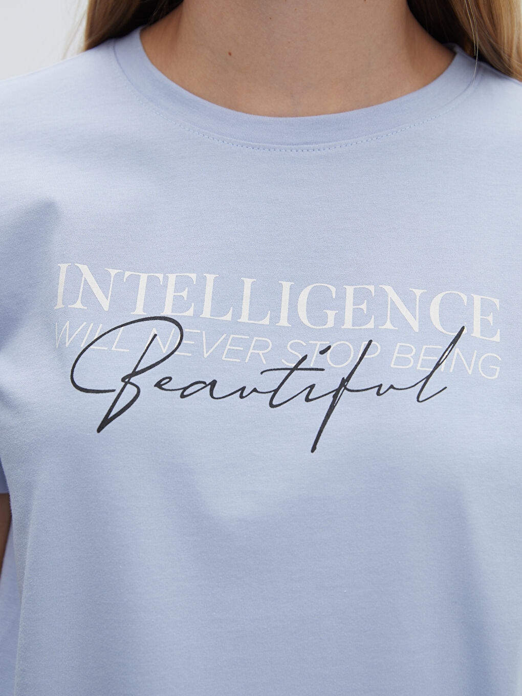 تيشيرت نسائي بأكمام قصيرة وياقة دائرية مطبوع-2