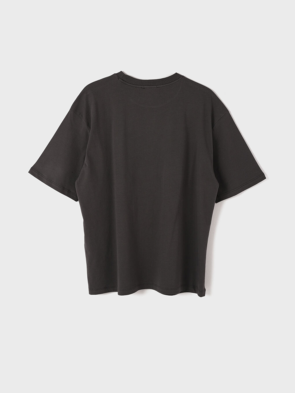 تيشيرت نسائي بأكمام قصيرة وياقة دائرية مطبوع-1