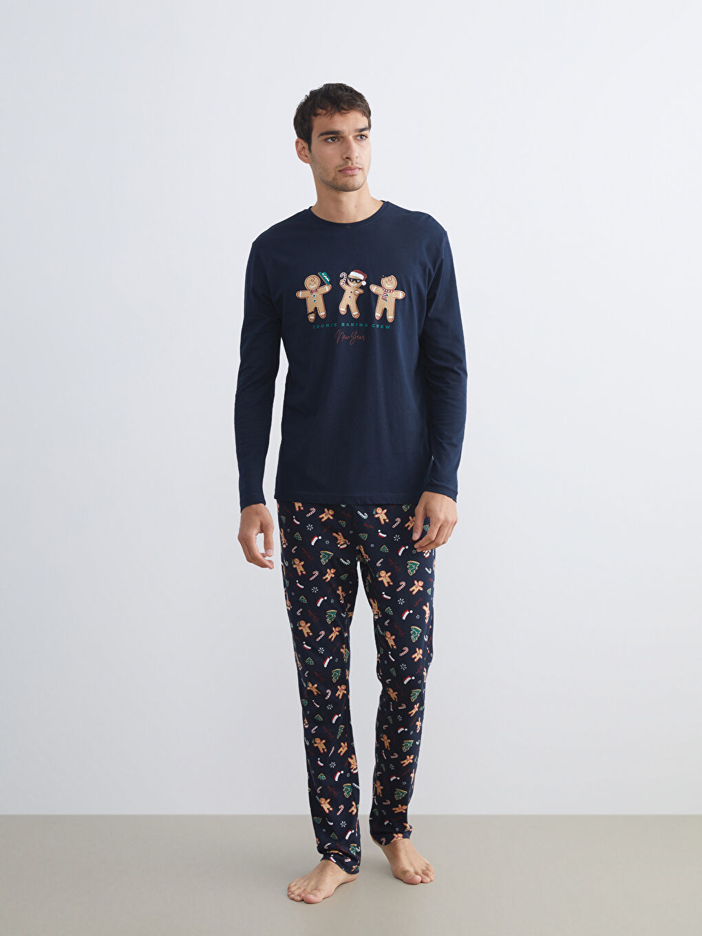 LC WAIKIKI Standard Fit New Year Themed Men's Pyjama Set -W4DB63Z8-LSJ