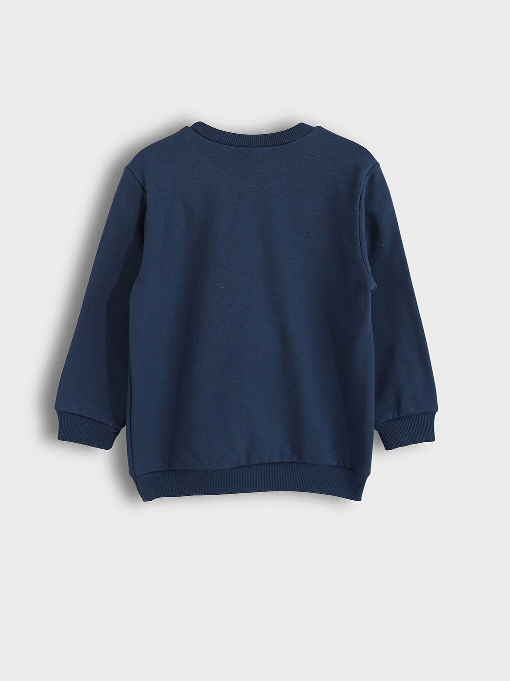 بلوزة رياضية برقبة دائرية للأولاد-1