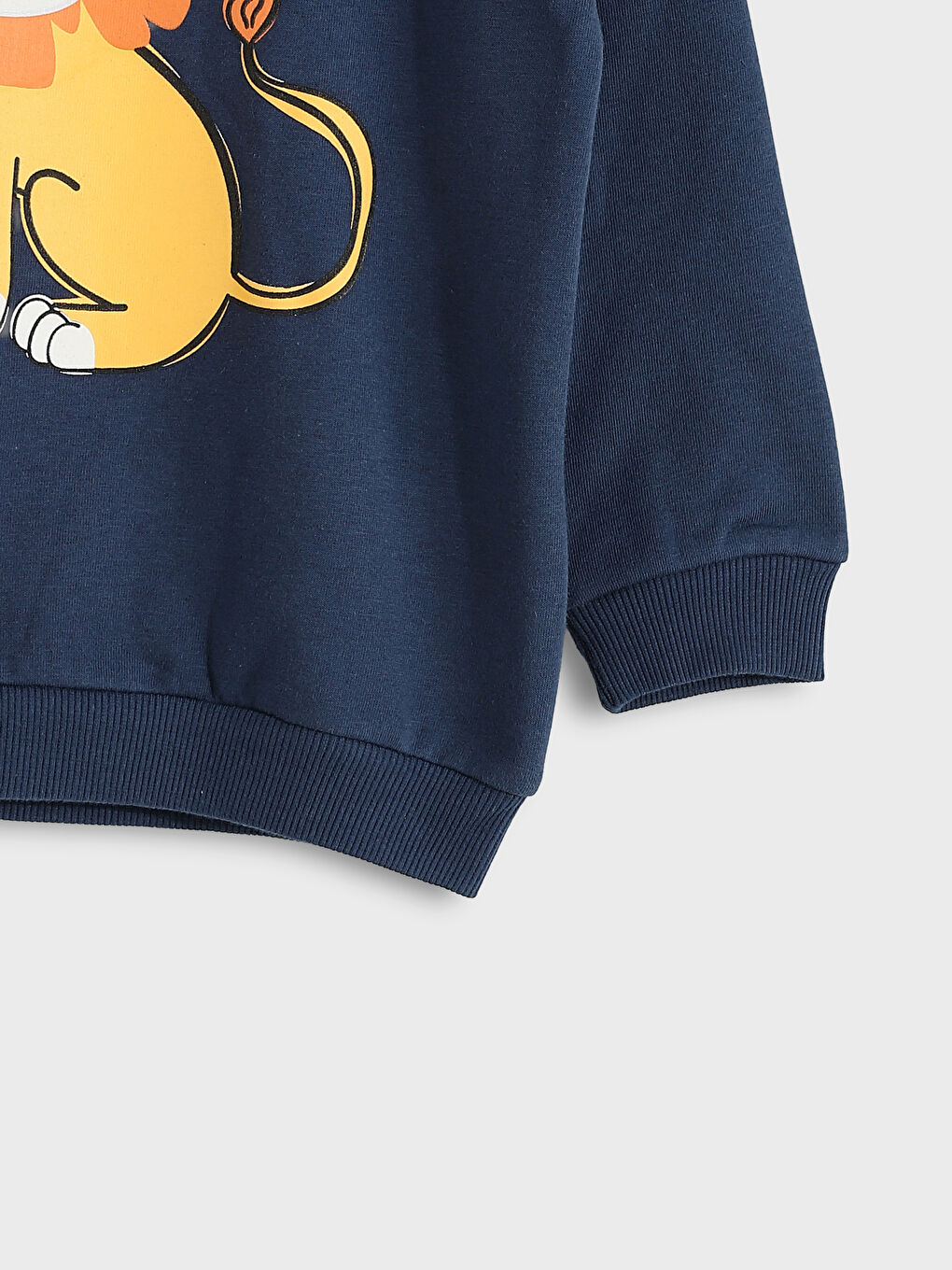 بلوزة رياضية برقبة دائرية للأولاد-2