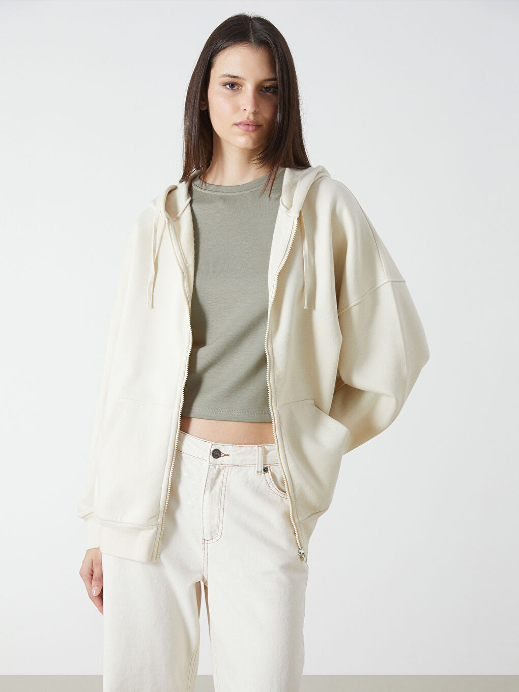 سويت شيرت بسحاب تخين أوفرسايز بكابوش للسيدات