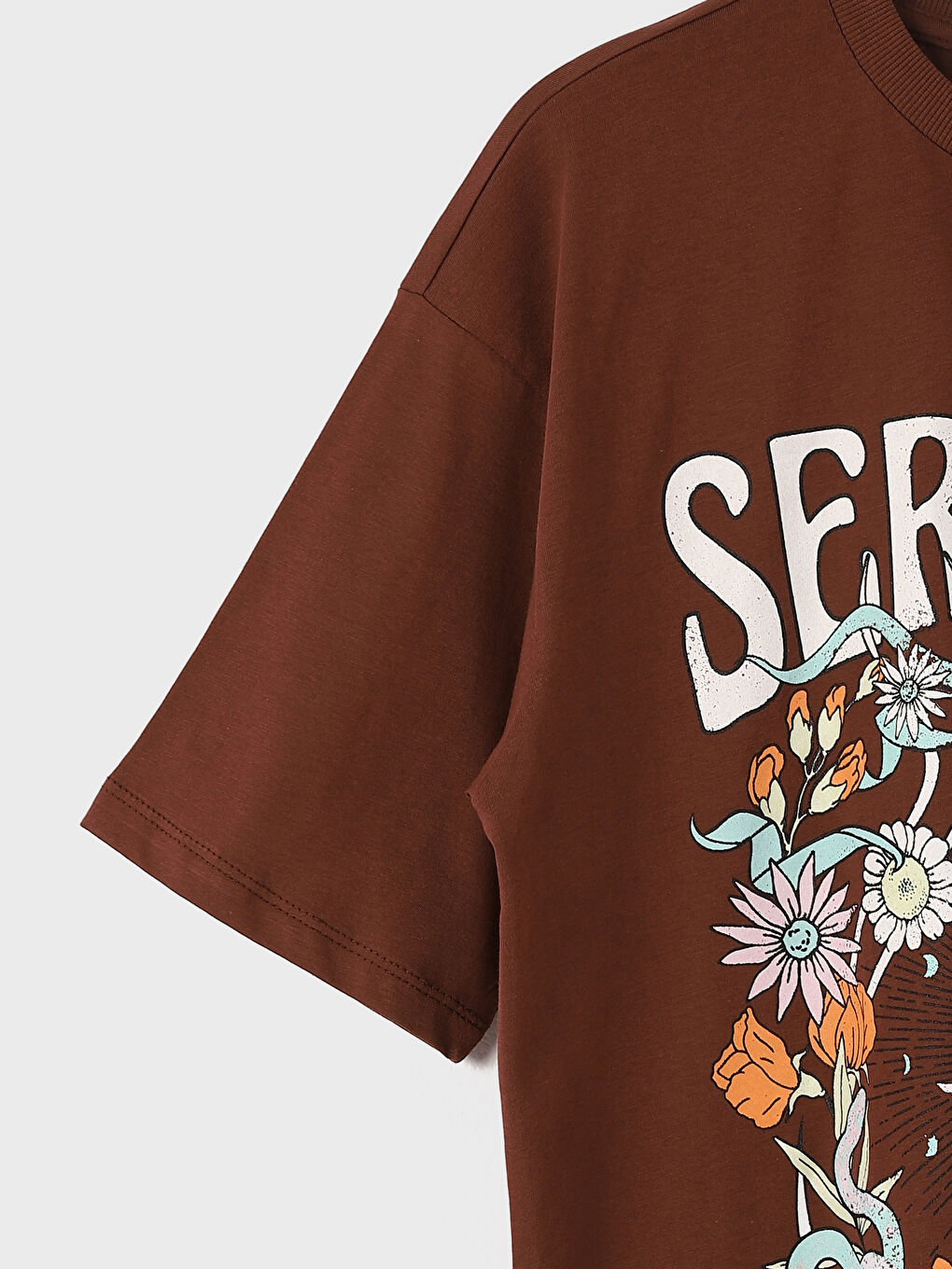 تيشيرت نسائي برقبة دائرية وأكمام قصيرة مطبوع-2