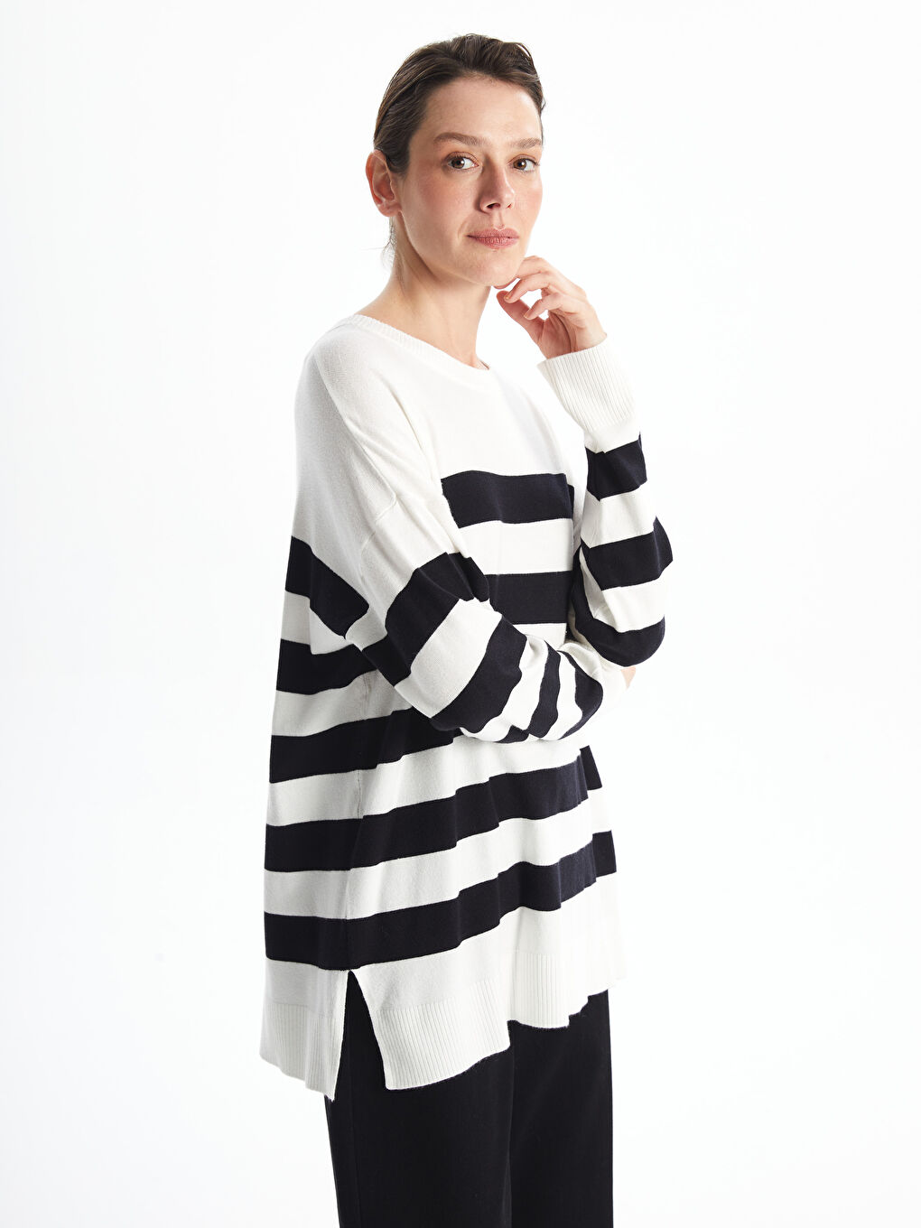 LCWAIKIKI Classic Crew Neck Striped Oversize Women's Knitwear Sweater -W4DG75Z8-LGS