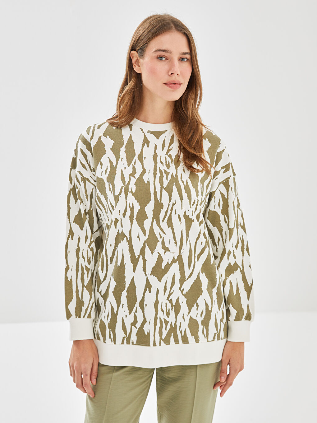 LCW Modest Bisiklet Yaka Desenli Kadın Sweatshirt Tunik -W4DG81Z8-LS6