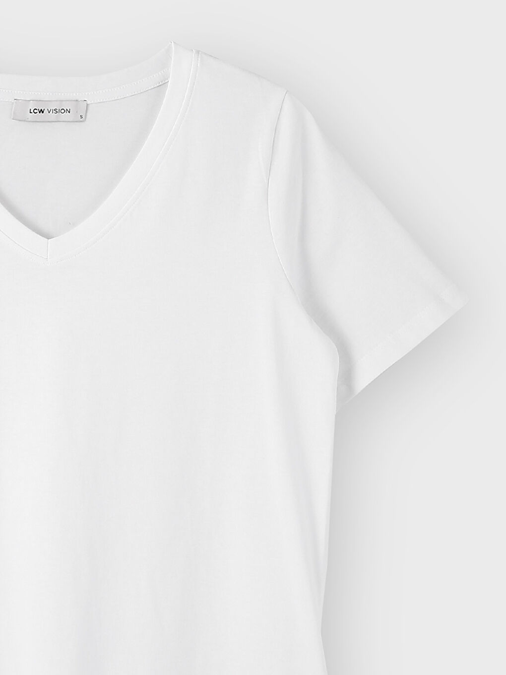 تي شيرت نسائي سادة بفتحة رقبة على شكل حرف V وأكمام قصيرة-7