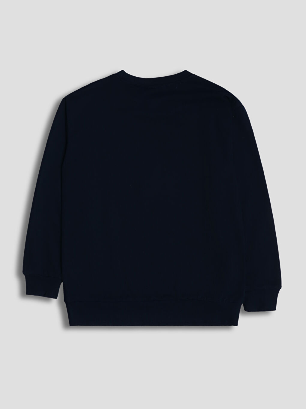 بلوزة رياضية للأولاد برقبة دائرية وكم طويل ومطبوعة-1