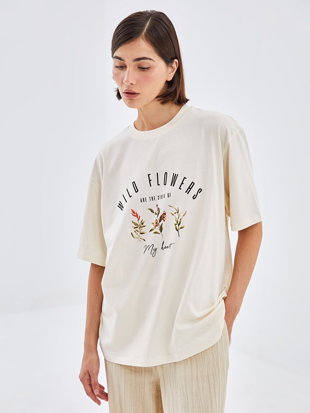 تيشيرت نسائي واسع بطبعة بياقة دائرية