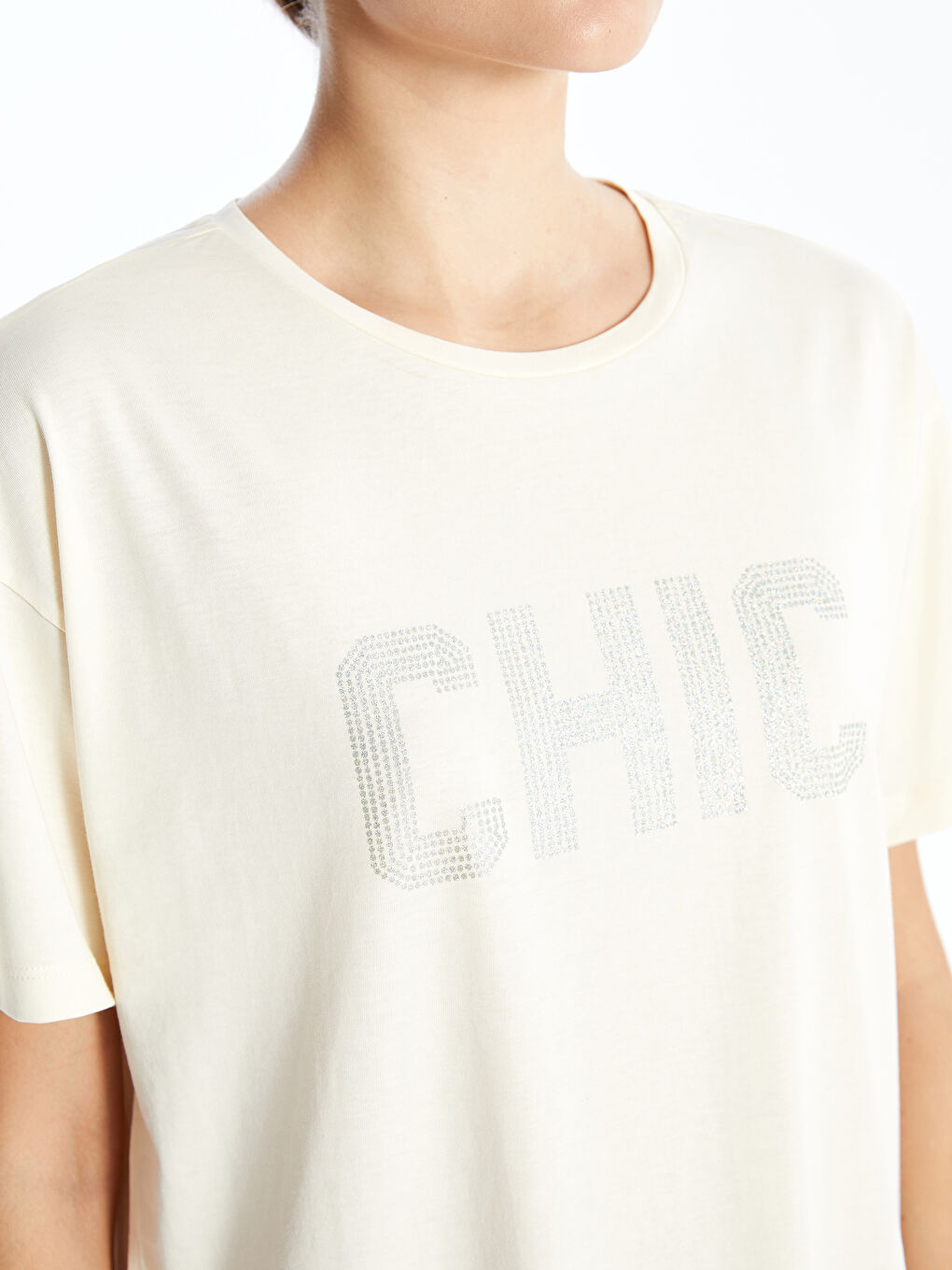 تيشيرت مطبوع بياقة دائرية للسيدات-2