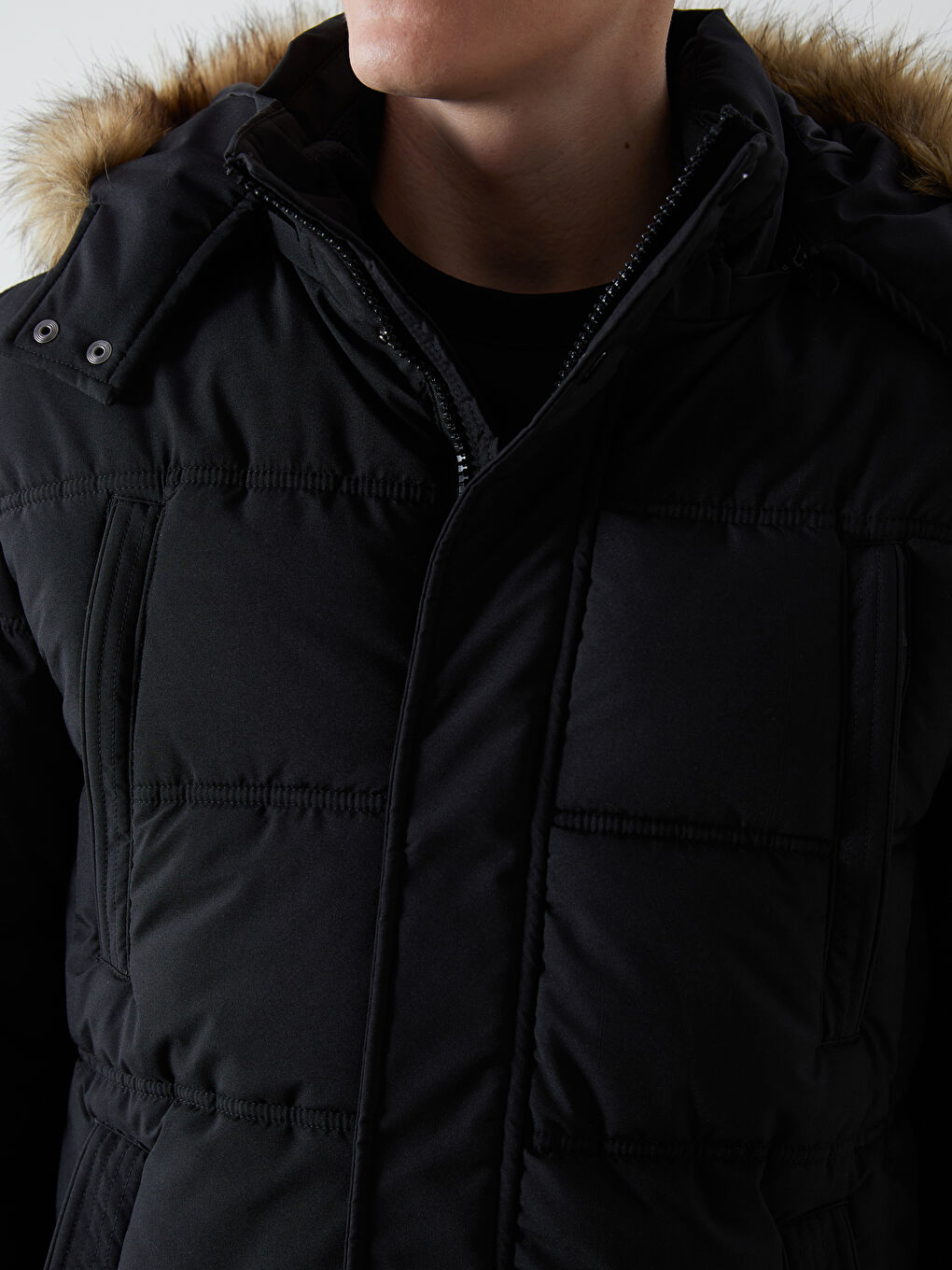 Пуховик стандартного кроя с капюшоном для мужчин-2