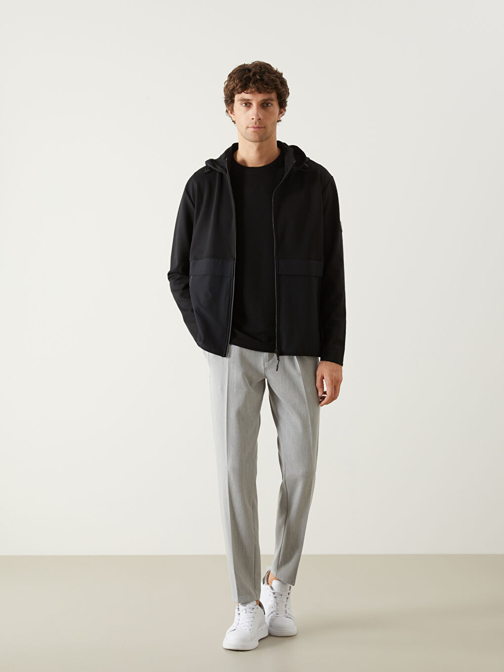 Siyah Kapüşonlu Uzun Kollu Erkek Fermuarlı Sweatshirt-1