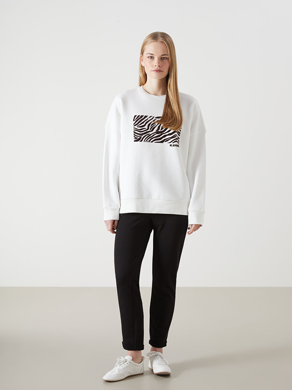 Ekru Bisiklet Yaka Baskılı Oversize Kadın Kalın Sweatshirt-1