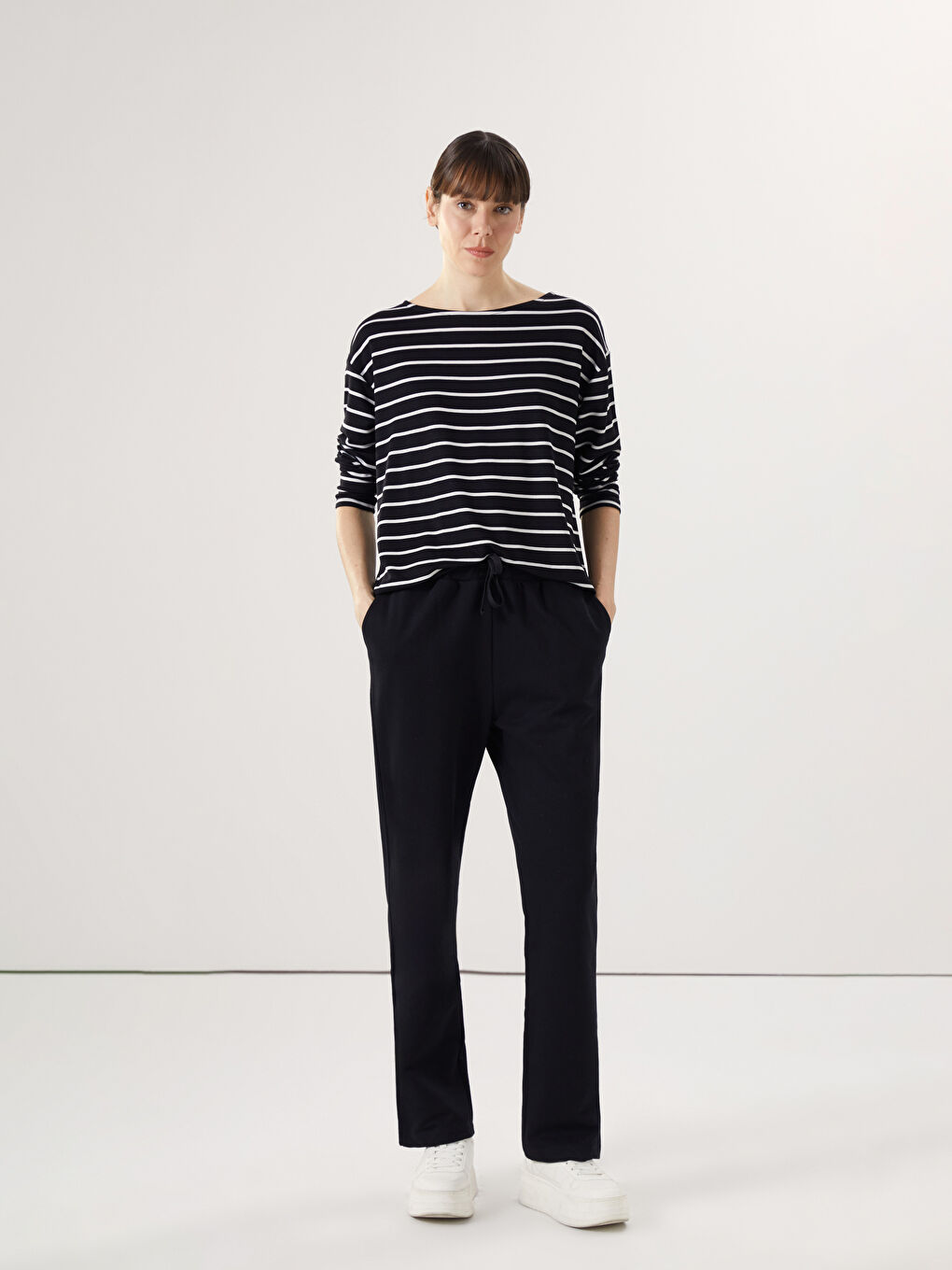 بنطلون رياضي للسيدات بخصر مرن