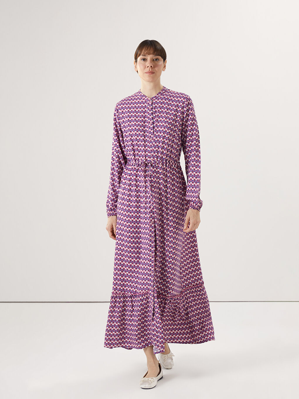 Жіноча візерунчаста сукня з коміром-стійкою