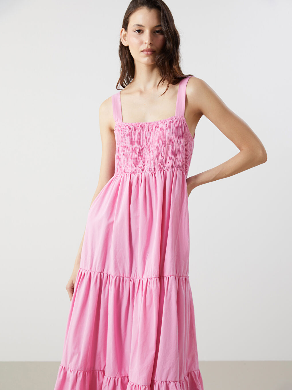 Robe Longue Unie à Fines Bretelles pour Femmes à Col Carré-1