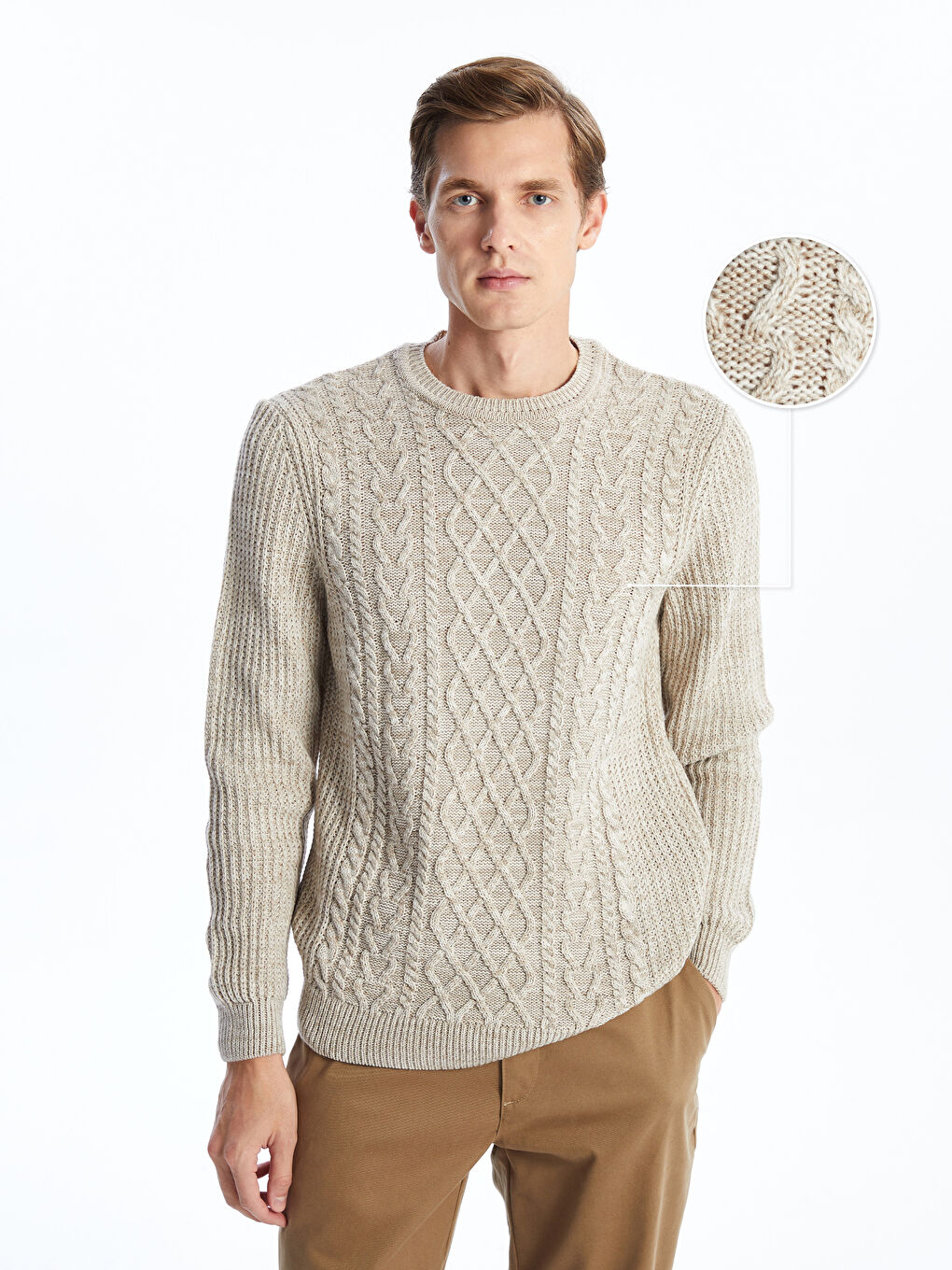 Мужской трикотажный свитер с круглым вырезом и длинными рукавами