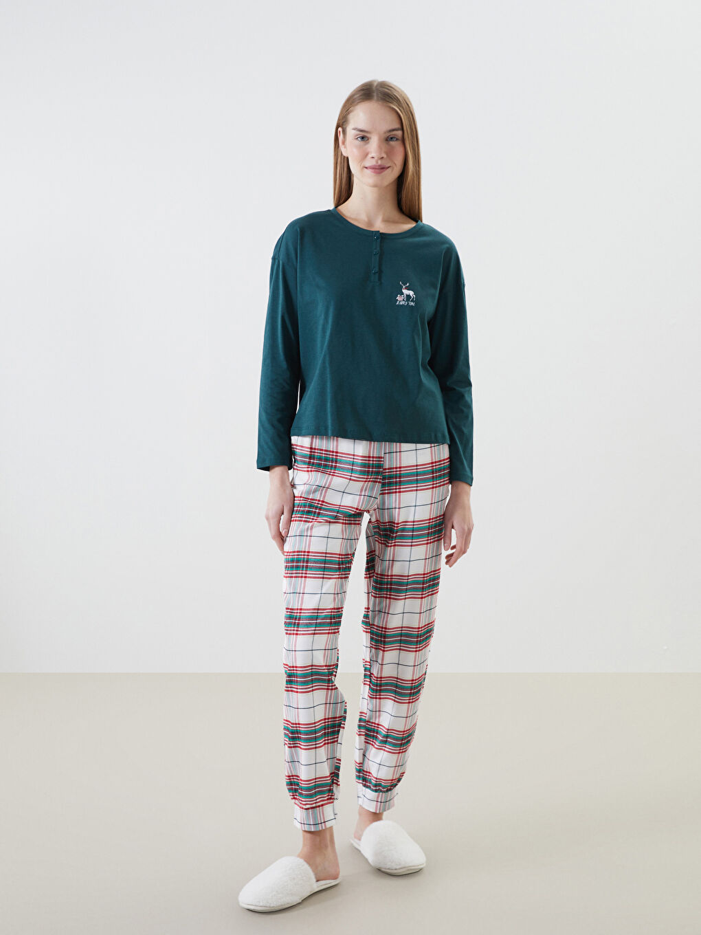 Ekru Bisiklet Yaka Yılbaşı Temalı Kadın Pijama Takımı-1