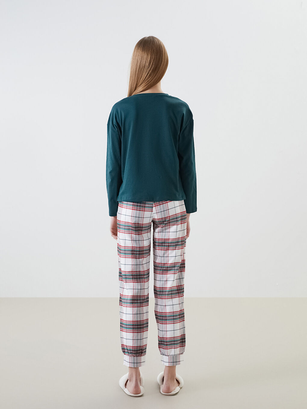 Ekru Bisiklet Yaka Yılbaşı Temalı Kadın Pijama Takımı-3