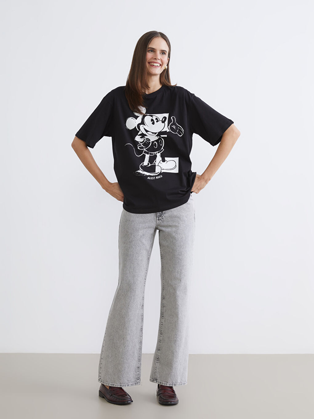 تيشيرت نسائي واسع الحجم مطبوع ميكي ماوس-1