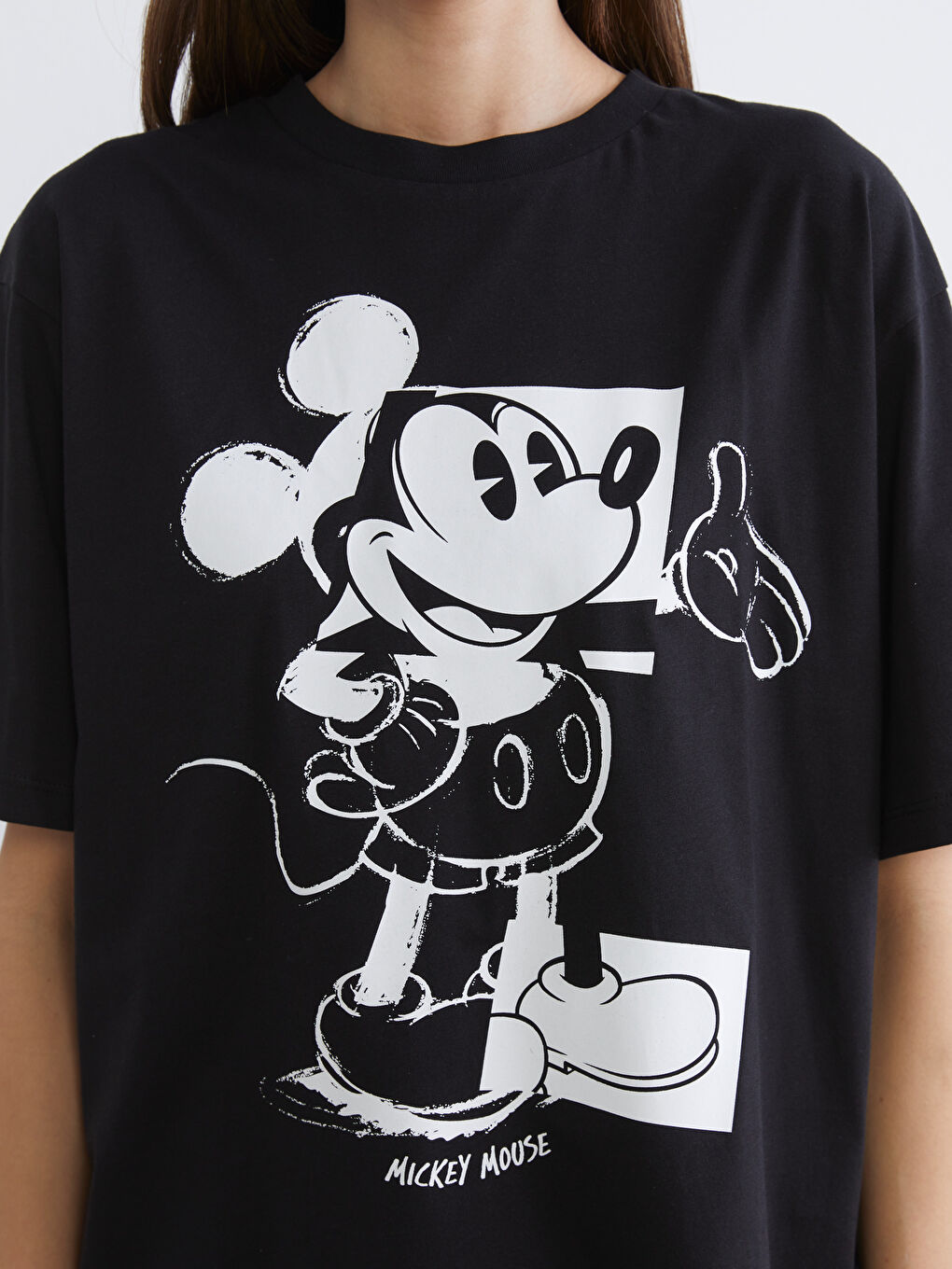 تيشيرت نسائي واسع الحجم مطبوع ميكي ماوس-2
