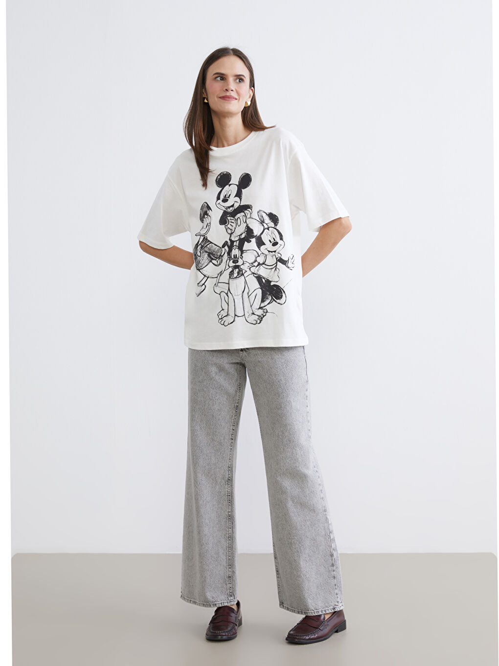 Ekru Mickey ve Arkadaşları Baskılı Oversize Kadın Tişört-1