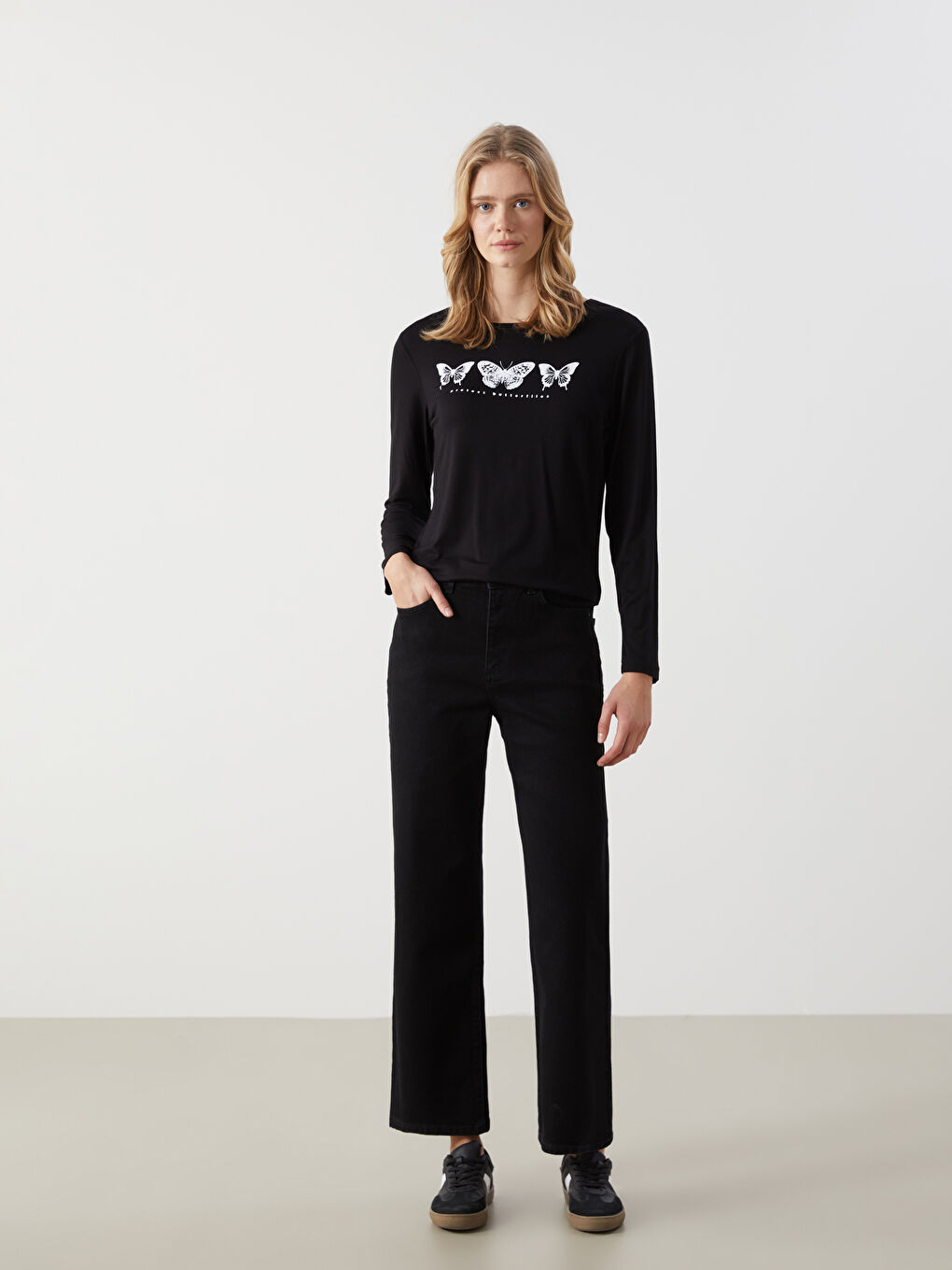 Siyah Bisiklet Yaka Baskılı Kadın Tişört-1