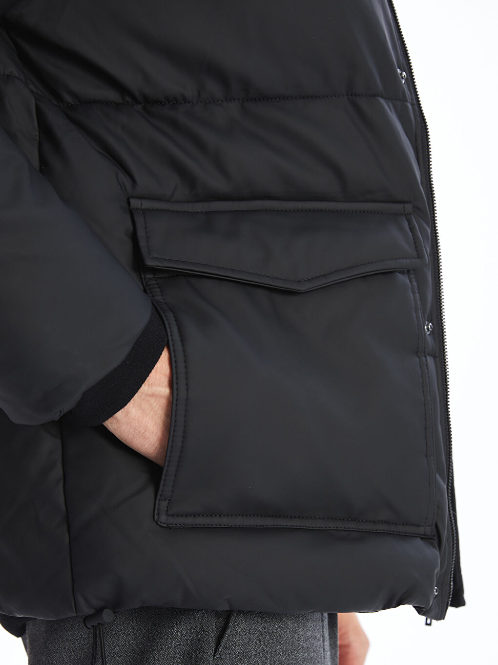 Siyah Standart Kalıp Kapüşonlu Erkek Şişme Mont-3