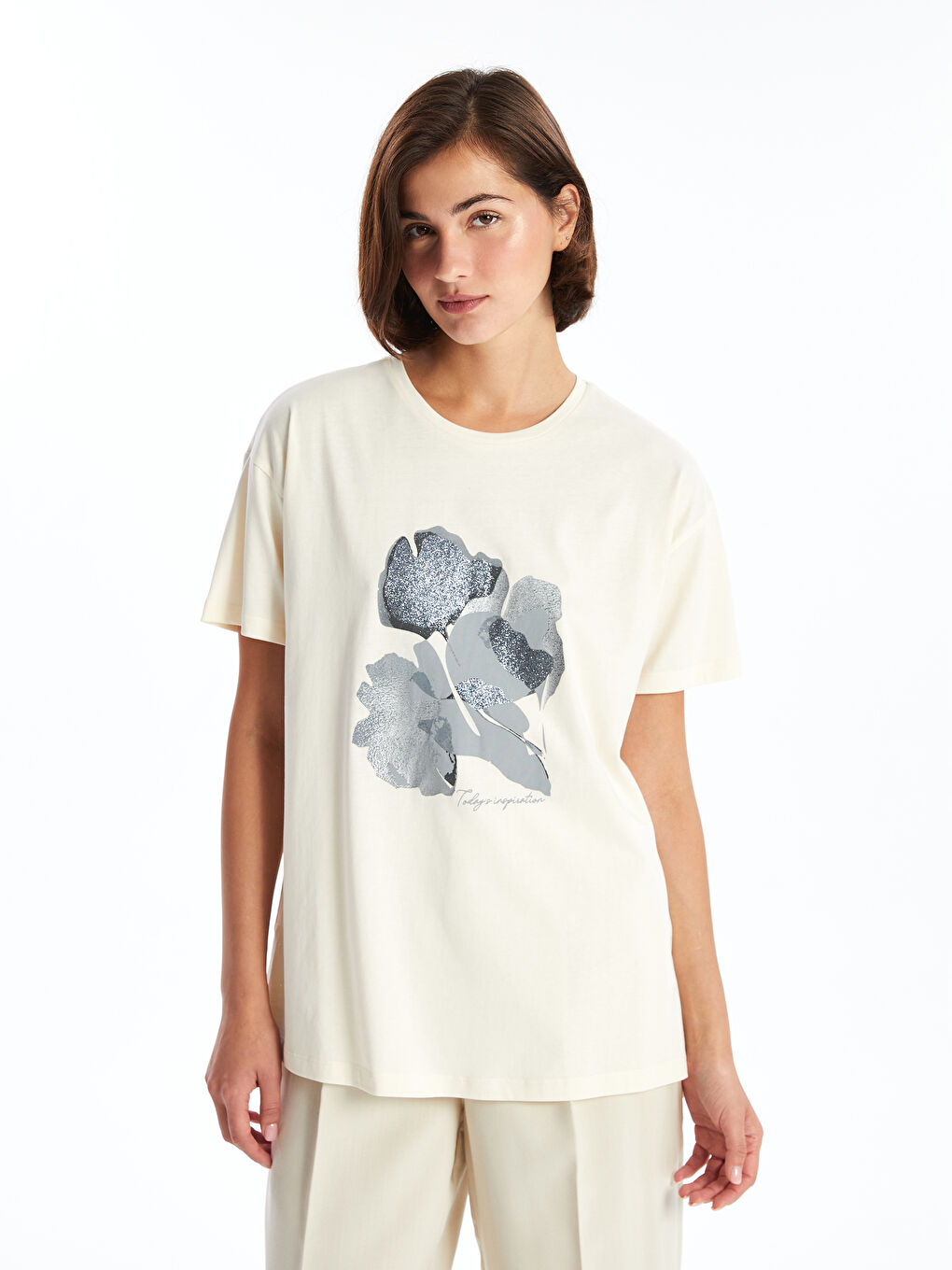 تيشيرت مطبوع بياقة دائرية للسيدات