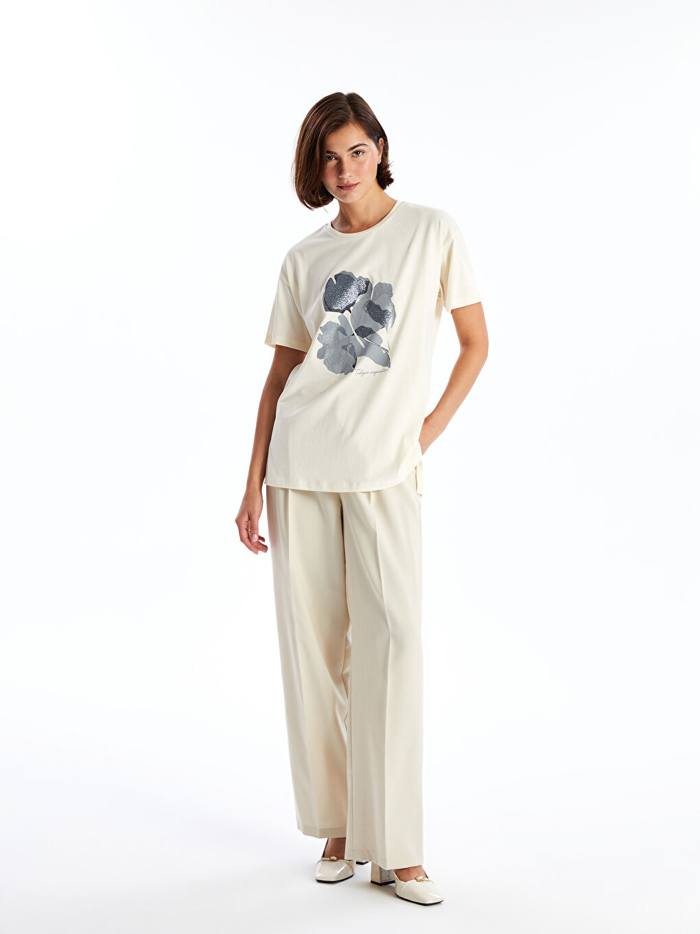 تيشيرت مطبوع بياقة دائرية للسيدات-1