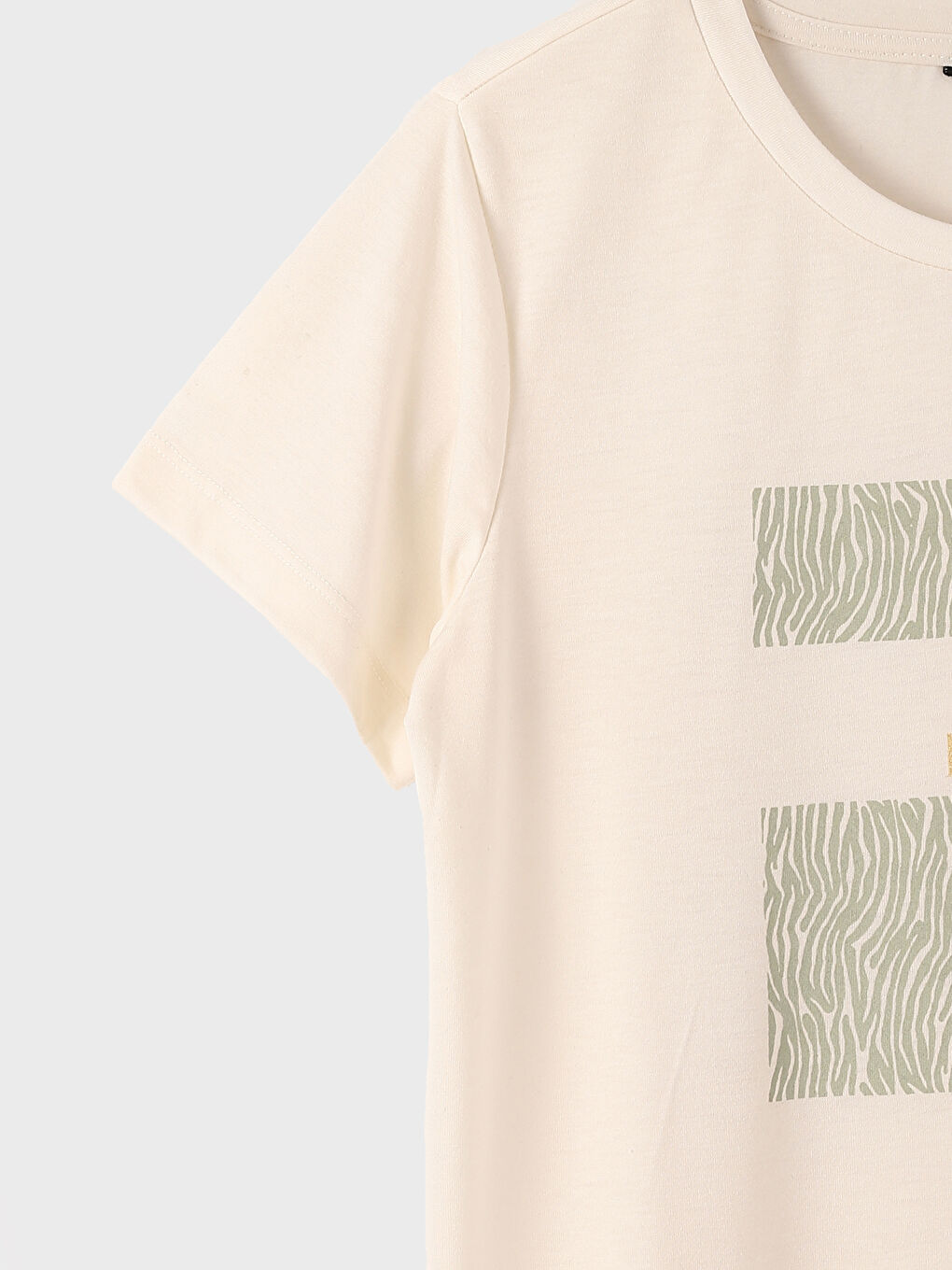 تيشيرت نسائي بأكمام قصيرة وياقة دائرية مطبوع-2