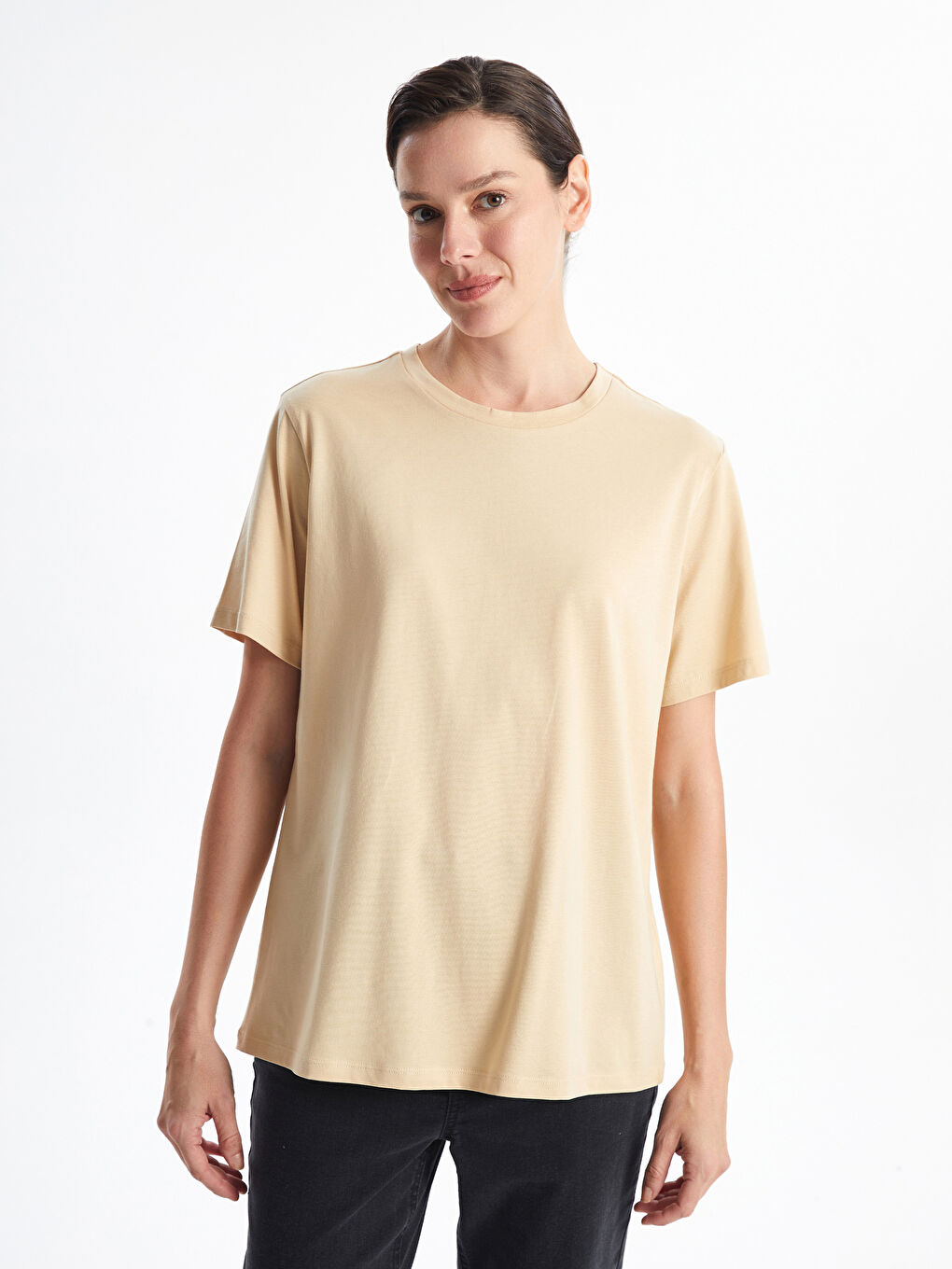 تيشيرت نسائي سادة بأكمام قصيرة ورقبة دائرية