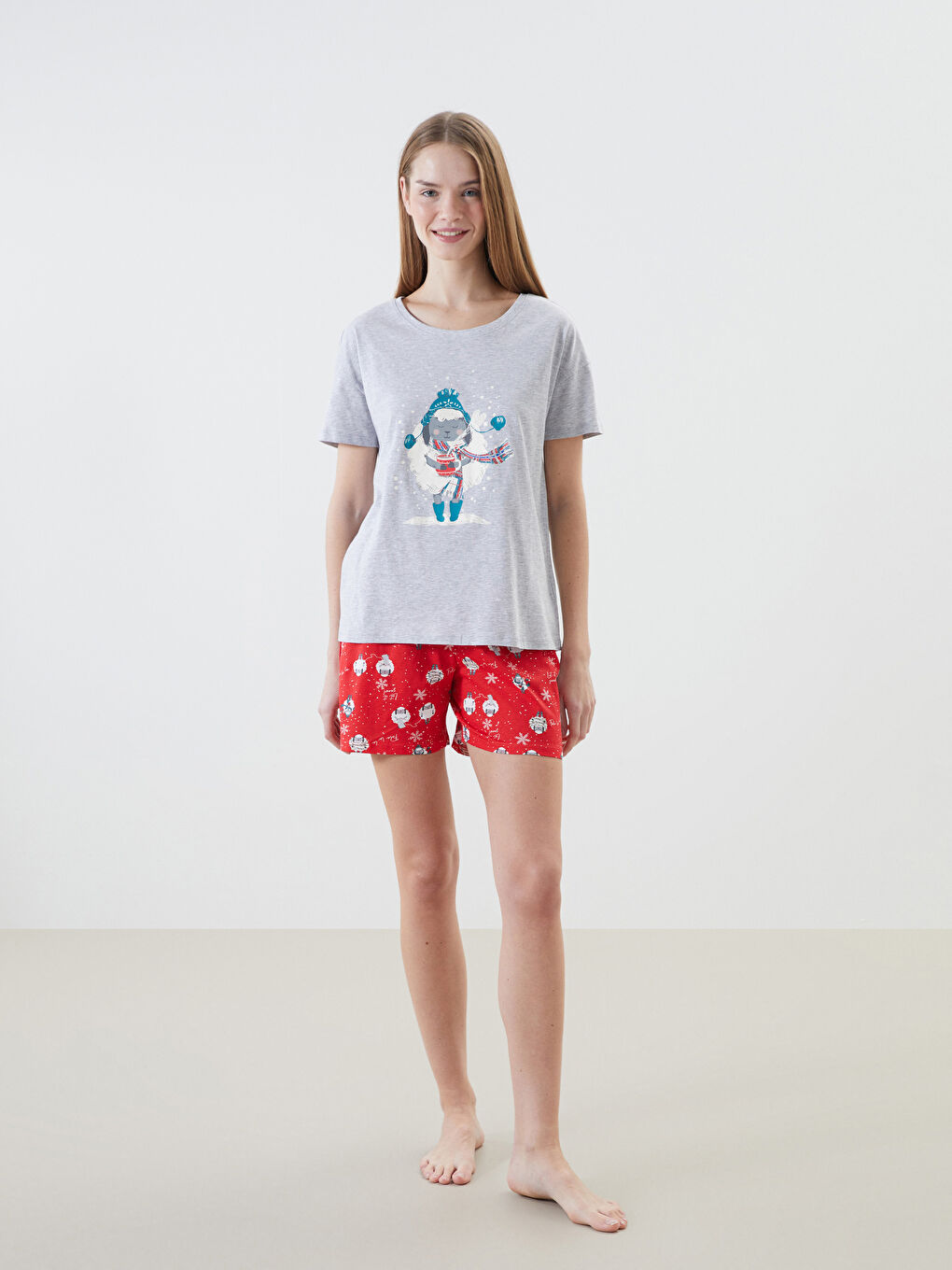 LCW DREAM Bisiklet Yaka Yılbaşı Temalı Kadın Şortlu Pijama Takımı -W4FC17Z8-LTP