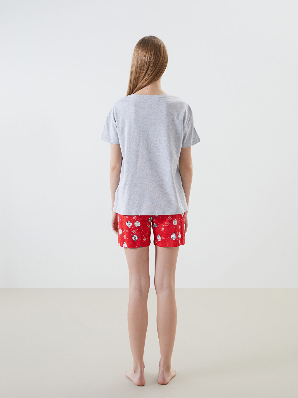 LCW DREAM Bisiklet Yaka Yılbaşı Temalı Kadın Şortlu Pijama Takımı -W4FC17Z8-LTP