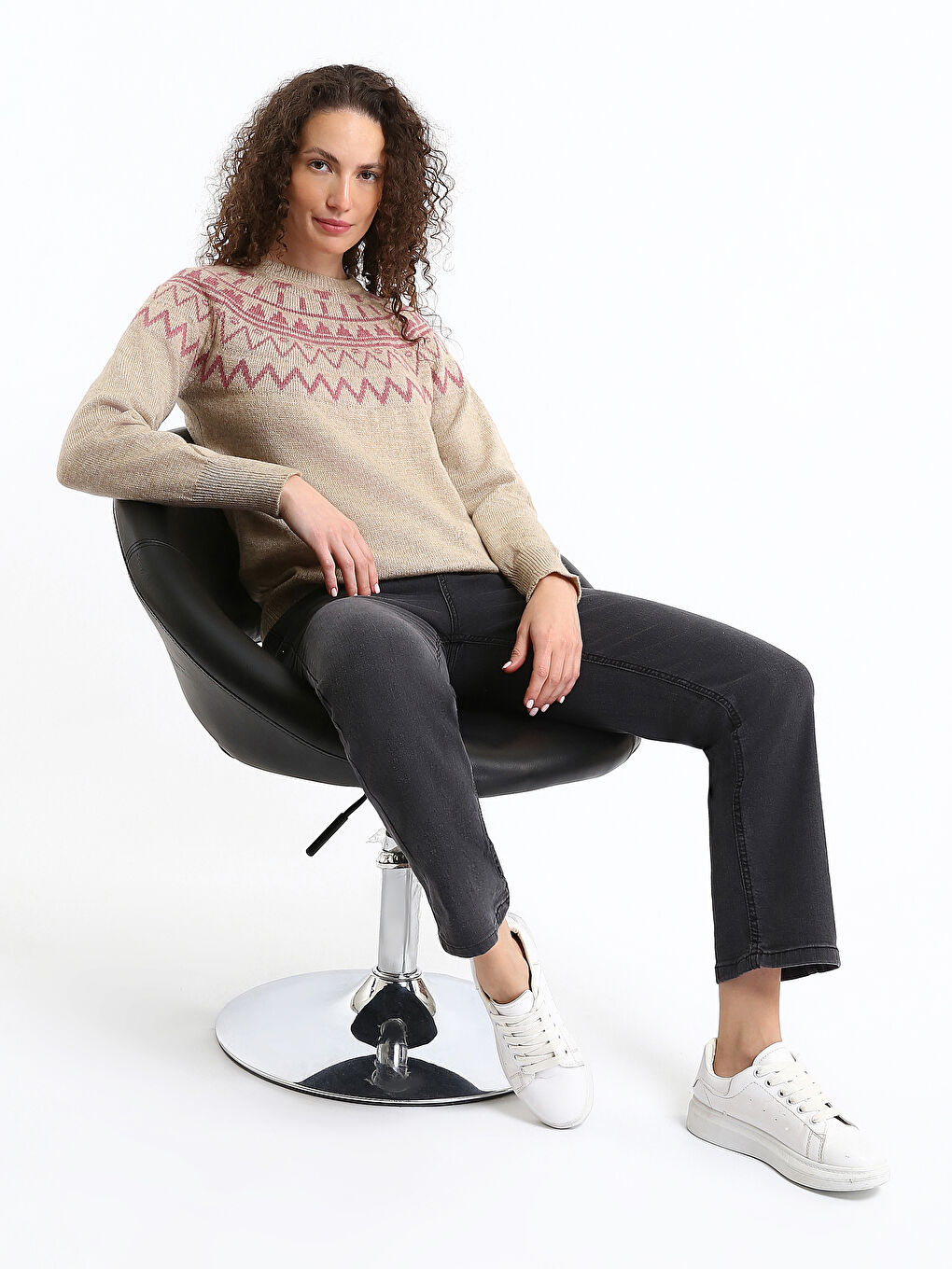 بلوفر تريكو بياقة هاي نيك للسيدات-1